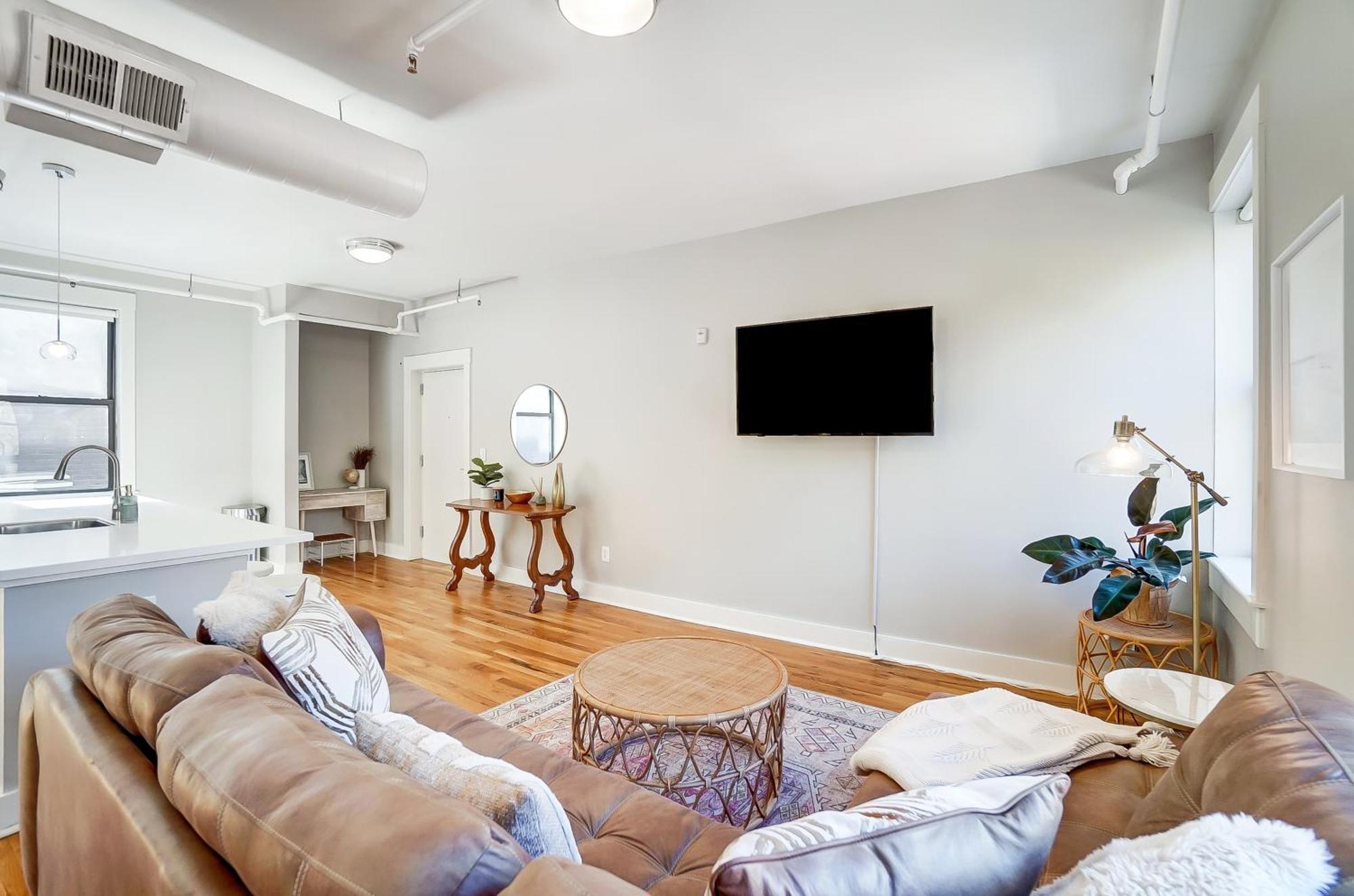 Sunny Downtown Apartment, Walk To Washington Park! Cincinnati Kültér fotó