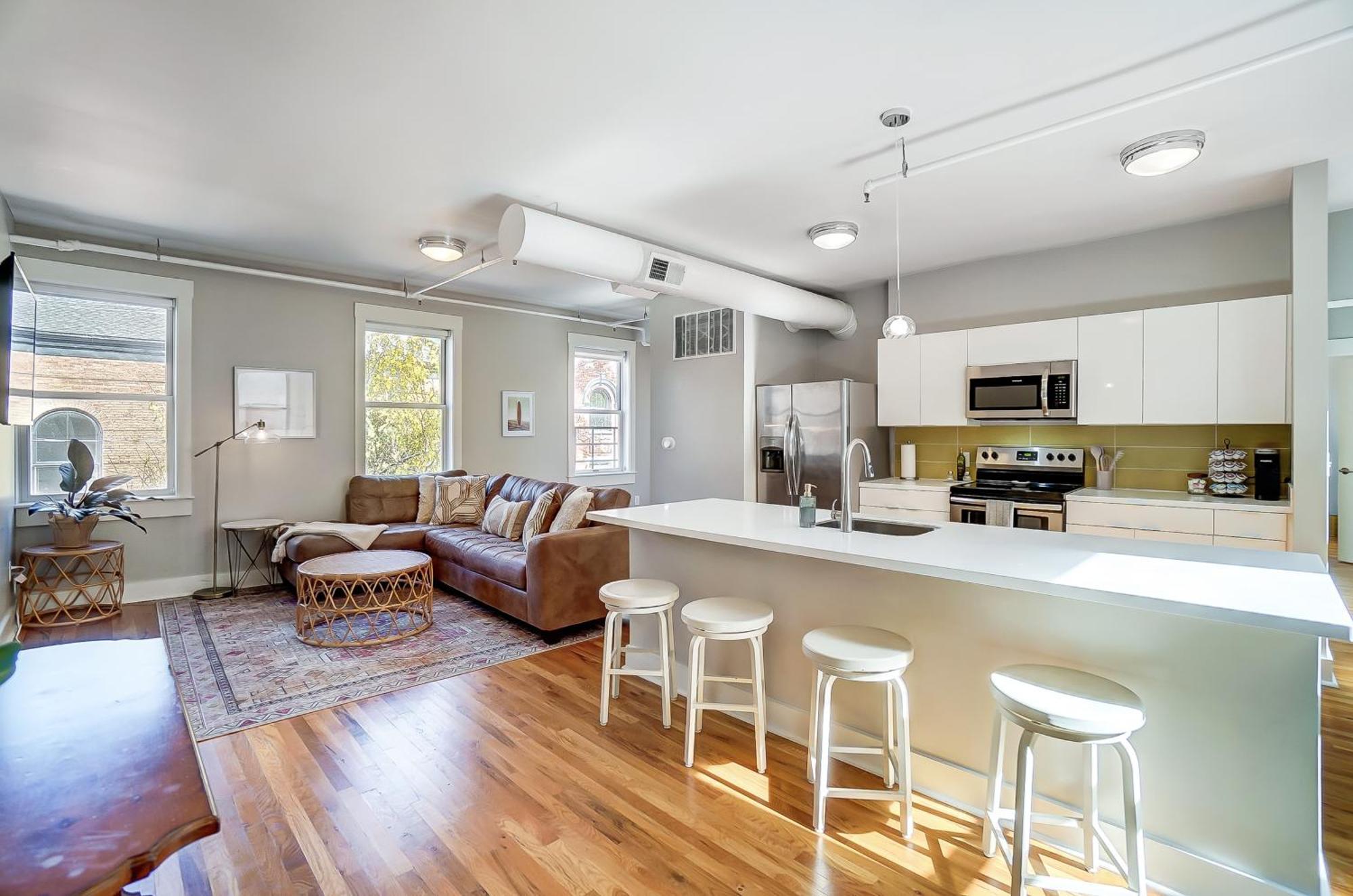 Sunny Downtown Apartment, Walk To Washington Park! Cincinnati Kültér fotó